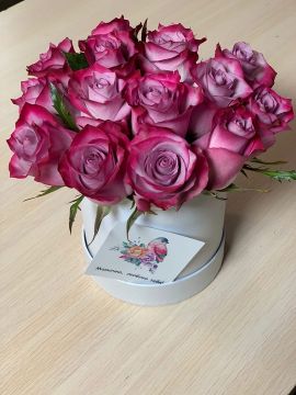 коробка  розами для мамы